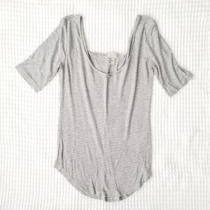 H&M gray white pinstripe scoop neck tee 12